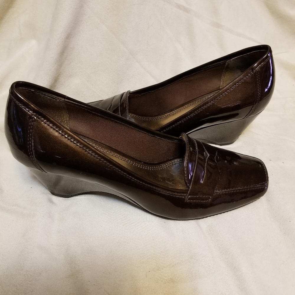 Shoes - Picture 2 of 5